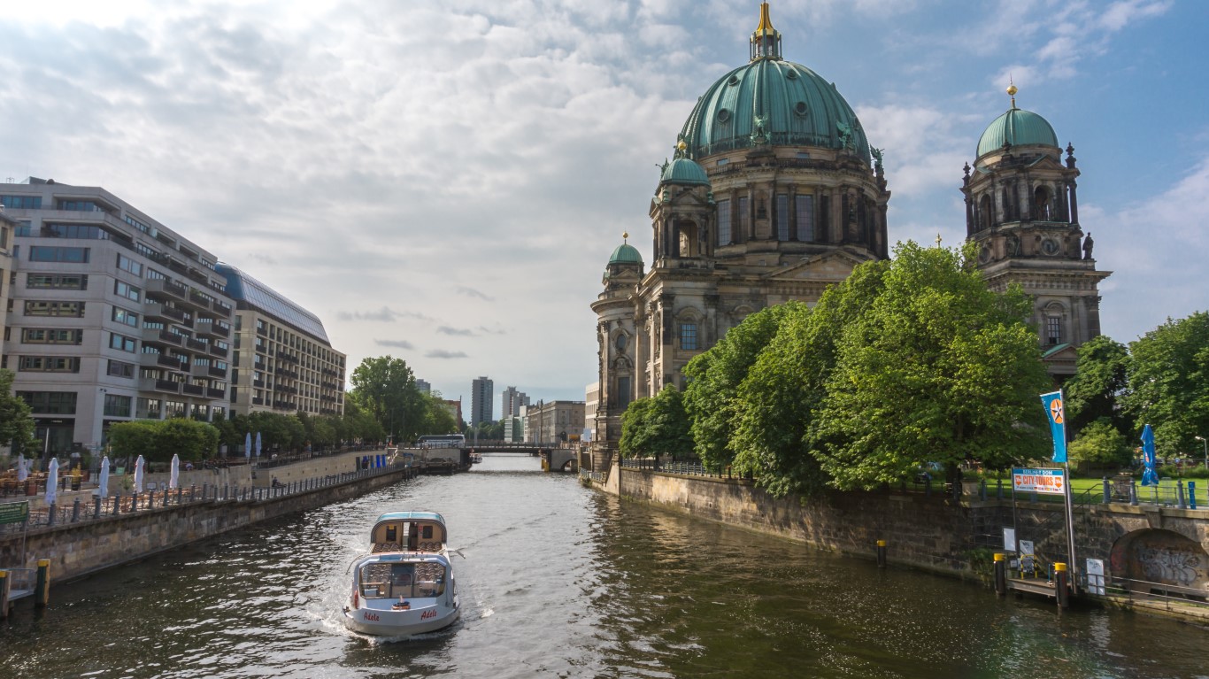 Alles über die Wasserhärte in Berlin. Berlin ist bekannt um seine Seen - und um sein hartes Wasser. Im Bild der Spree im Herzen der Stadt 
